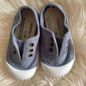 NEW Victoria Sneakers